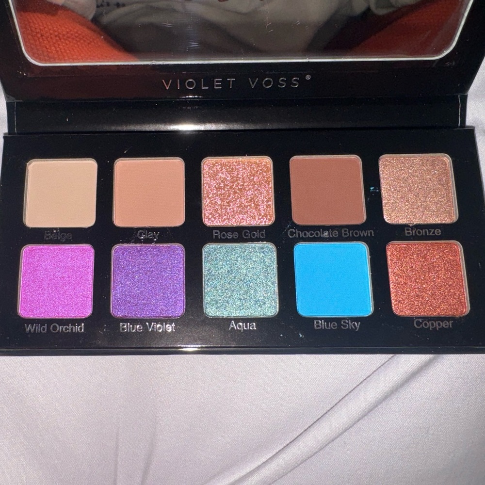 Violet Voss “Essentials 2” eyeshadow palette